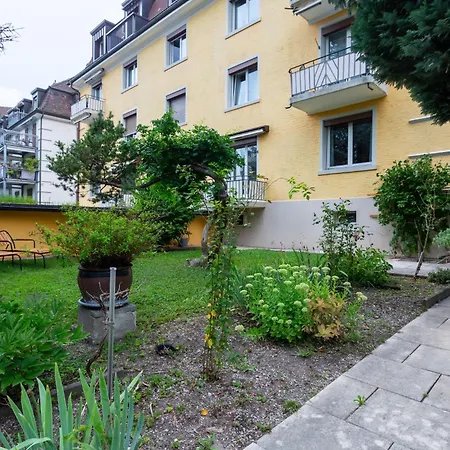 Maple Helle Mit Balkon & 2 Grossen Schlafzimmern * Zürich